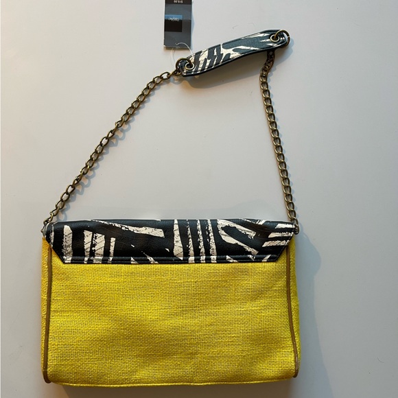 Yellow clutch purse with chain strap - Picture 6 of 7